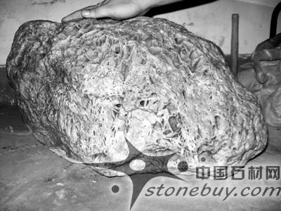 奇石布滿“經緯”線  奇石布滿“經緯”線